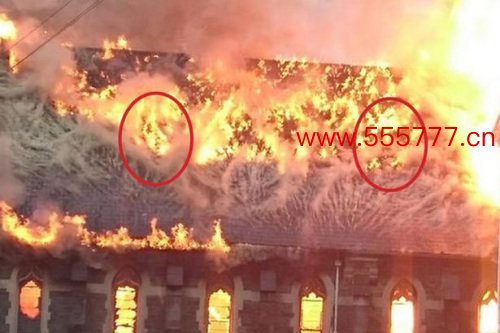 英国一教堂发生火灾大火中浮现诡异人脸（图）